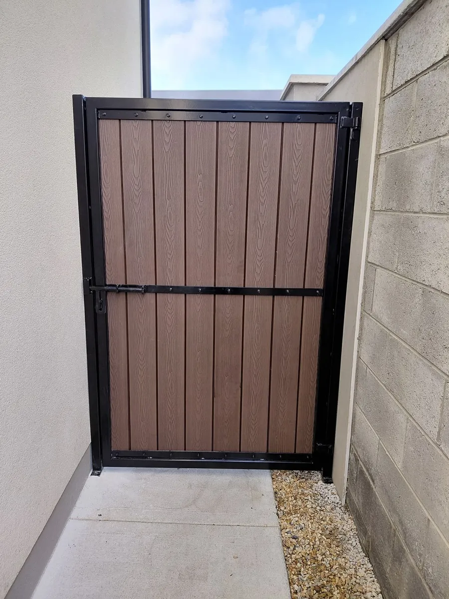 Side entry gates - Image 1