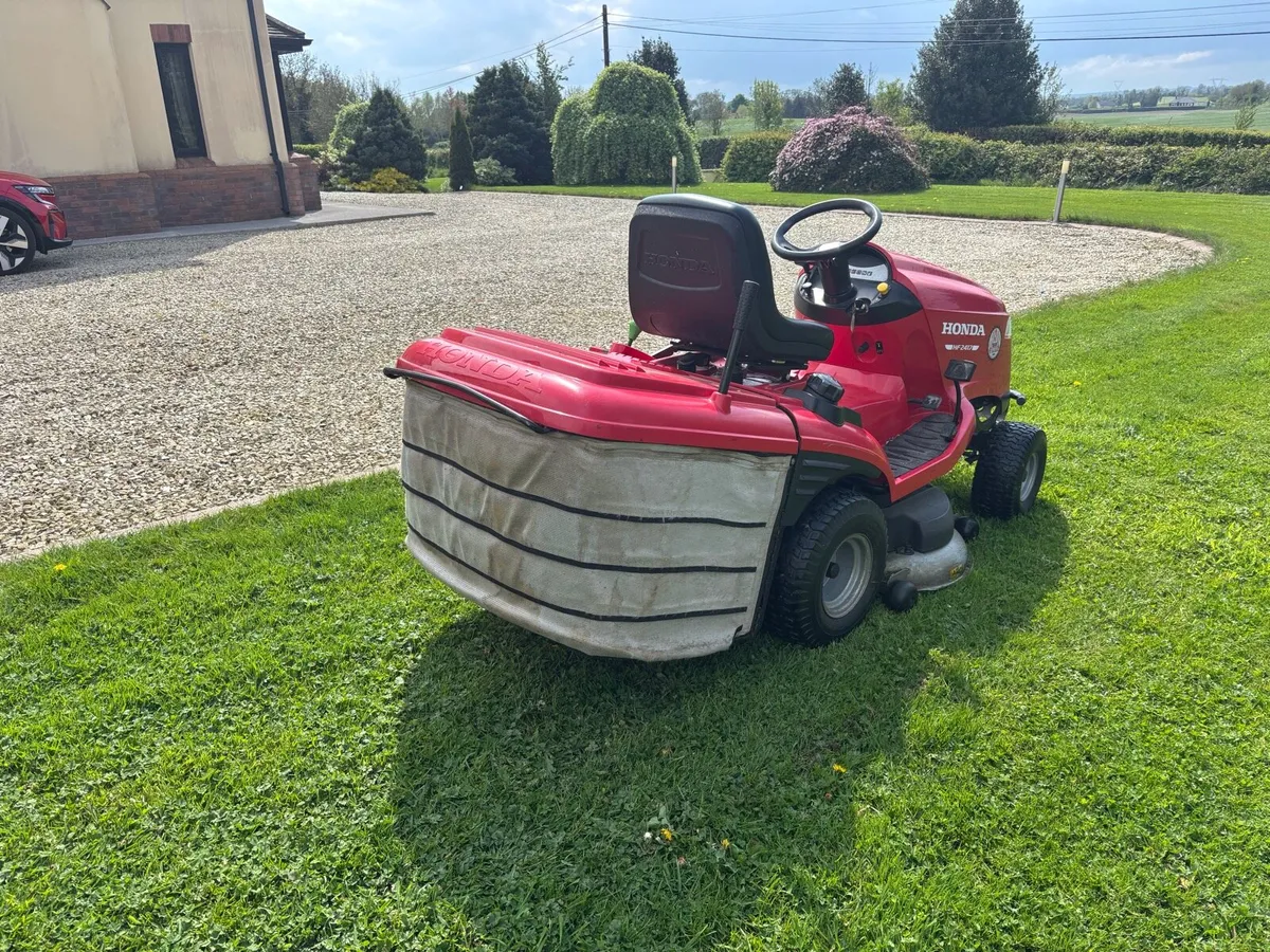 Honda Ride on Mower HF 2417 - Image 2