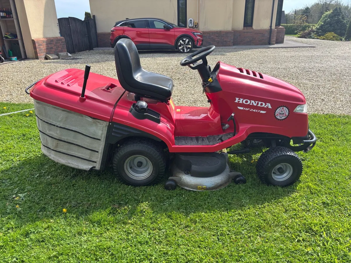 Honda Ride on Mower HF 2417 - Image 3