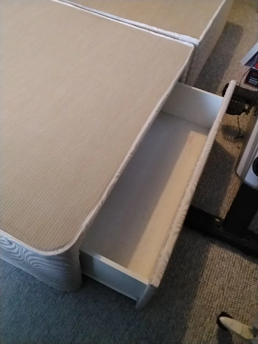 Double divan base with four drawers - Image 1