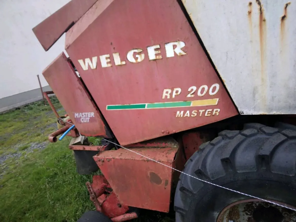 Round baler - Image 1