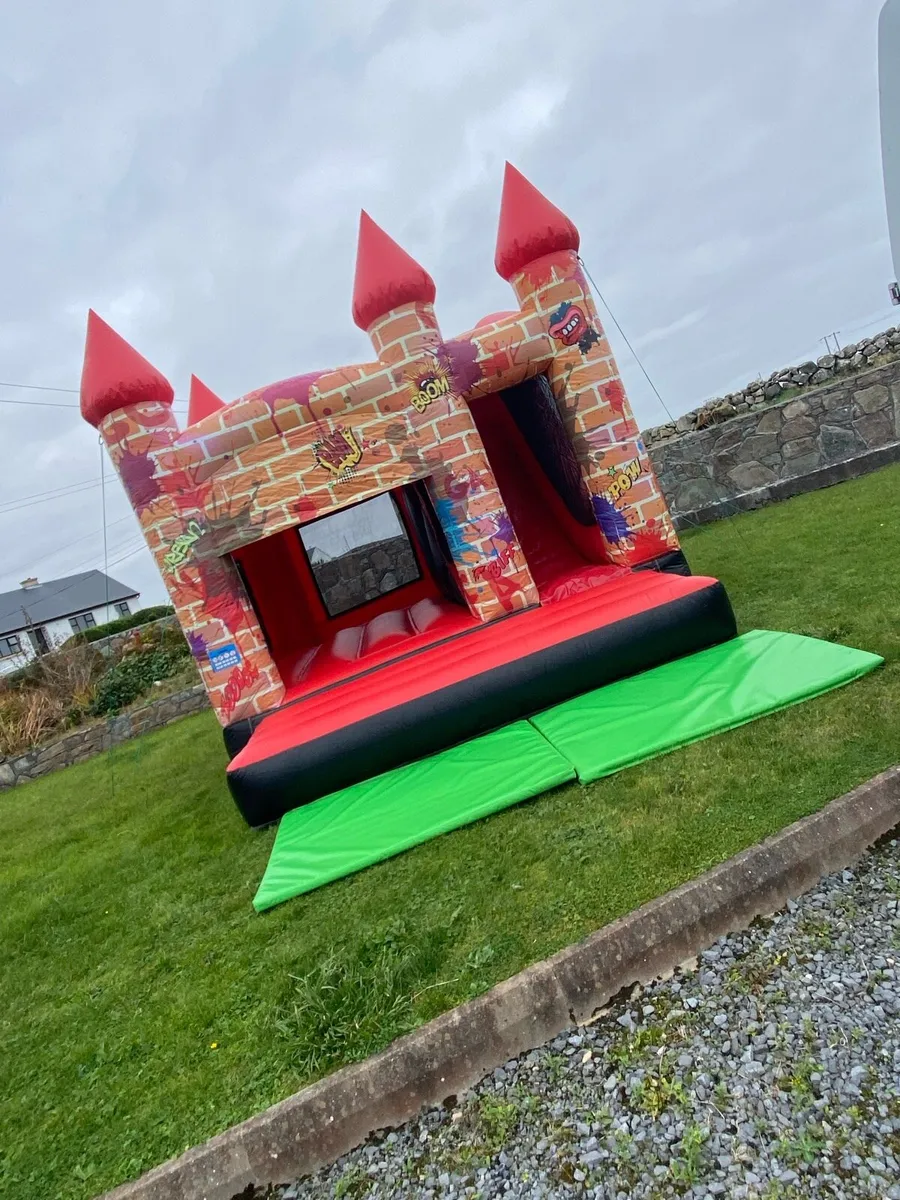Bouncy castles - Image 4