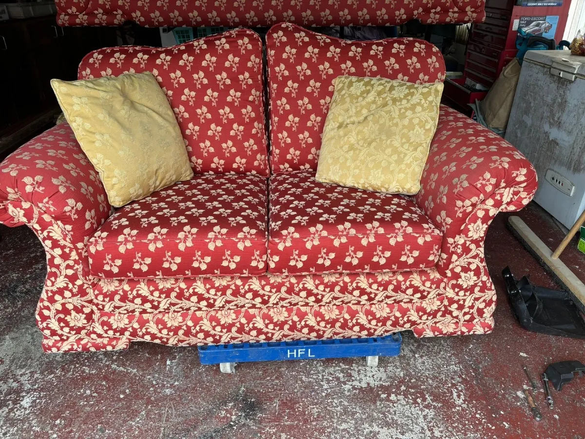 Suite 3:2:1 plus foot-stool - Image 1