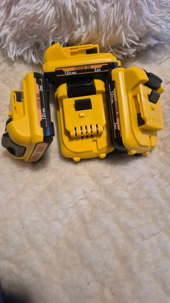 Dewalt batteries 3 Amps, Lithium ion - Image 2