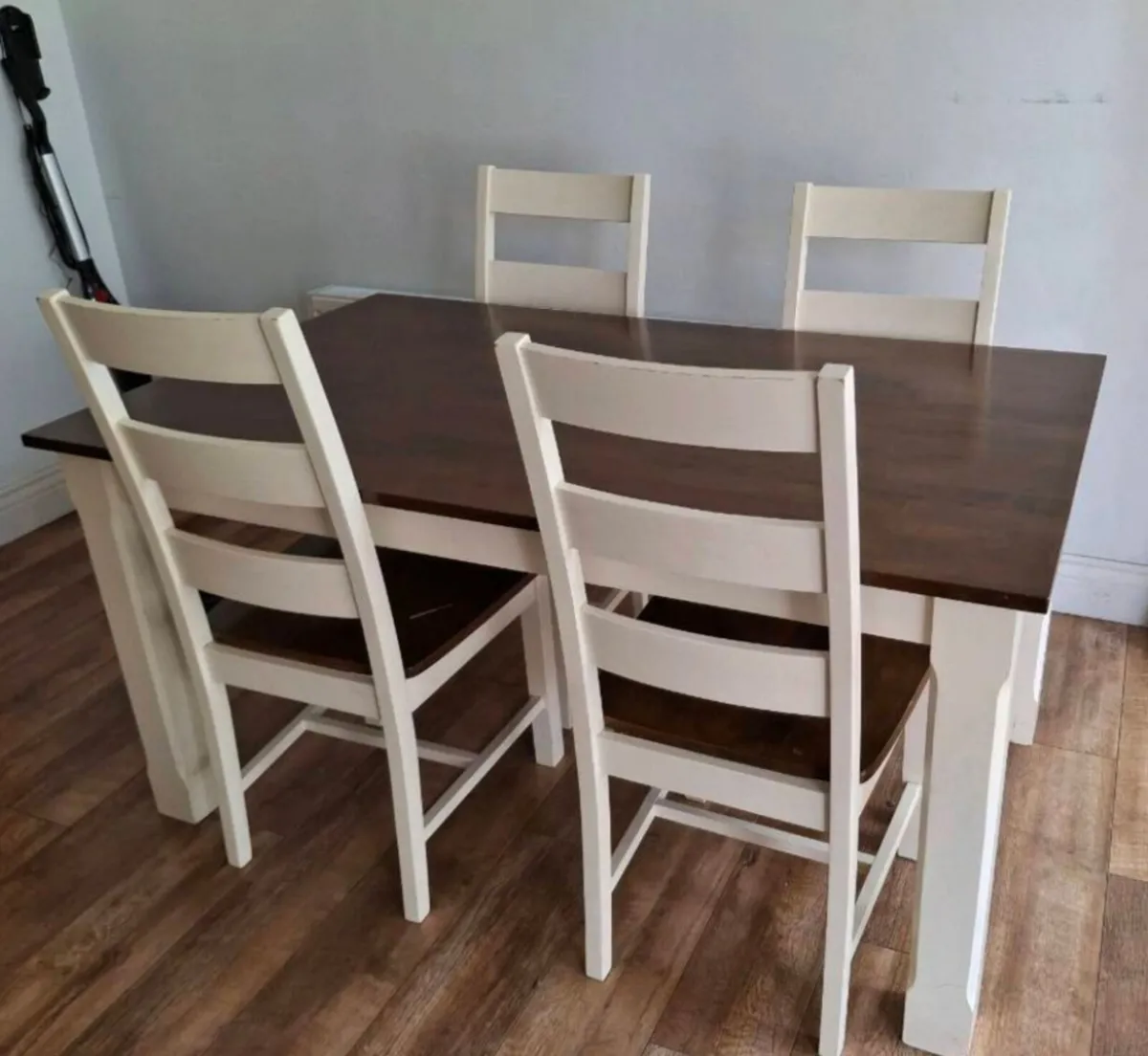 As New - Stunning Solid 5Ft Kitchen Dining Table - Image 1