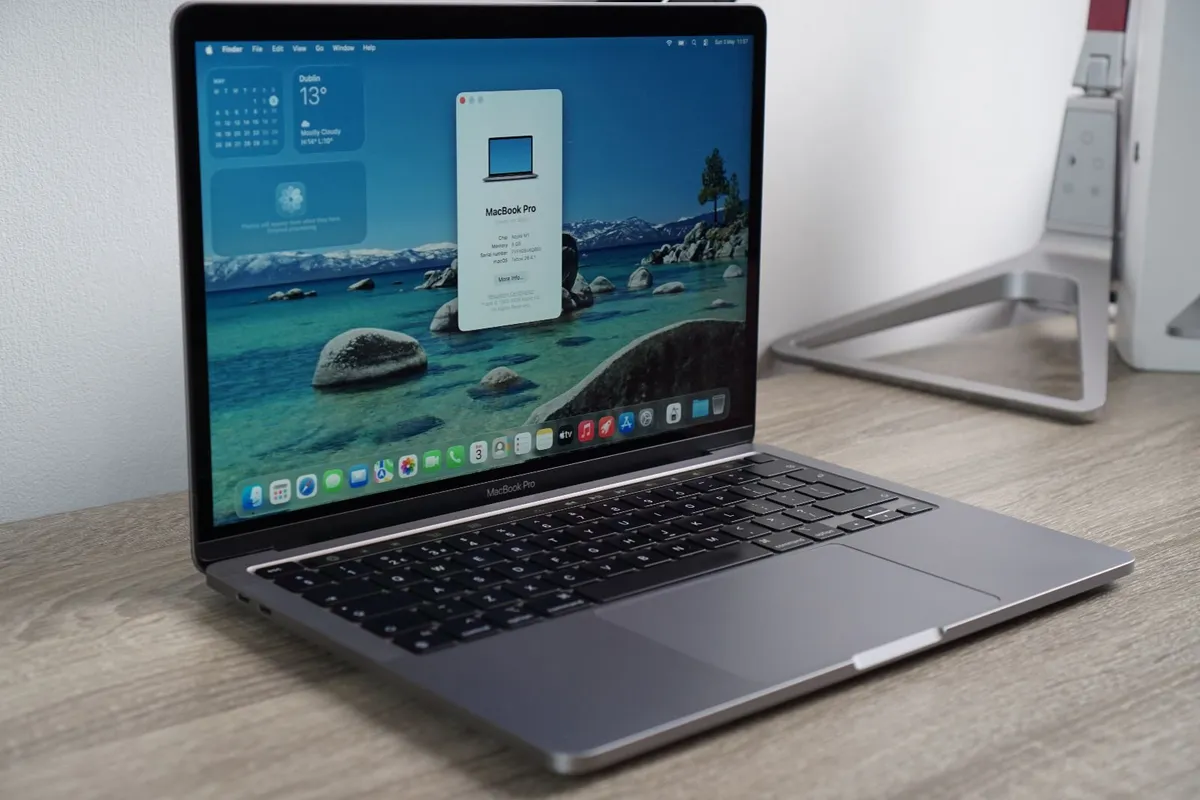 Apple MacBook Pro 13" 2020 | Apple M1 | 8GB | 256 - Image 1