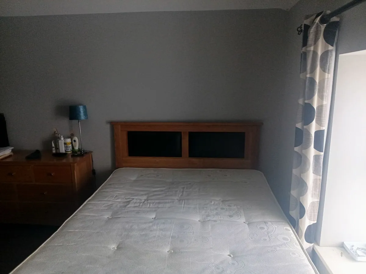 Kingsize bed - Image 1