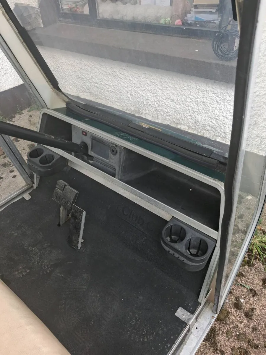 Golf buggy - Image 2
