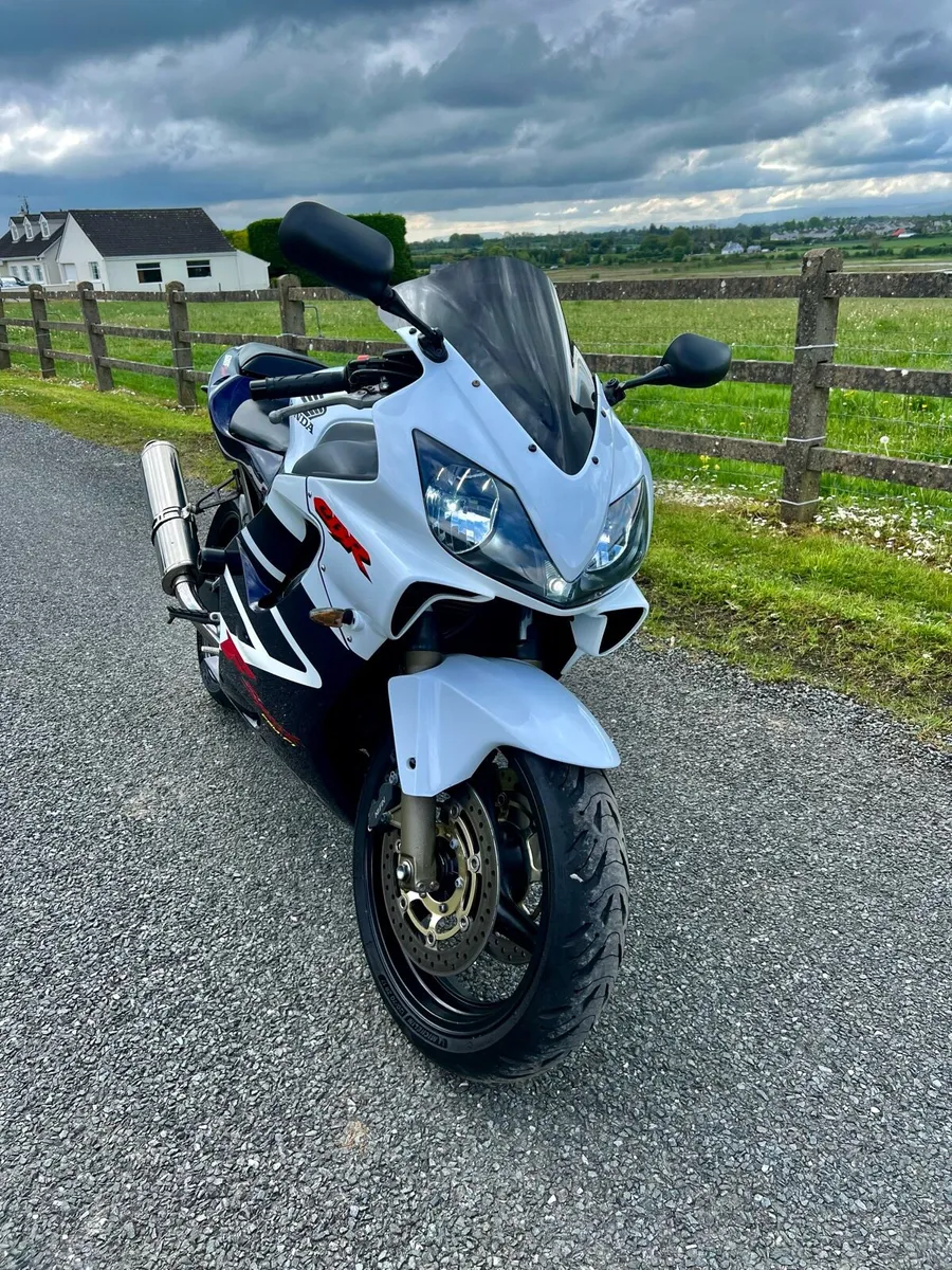 Honda cbr600 f4i sport - Image 1