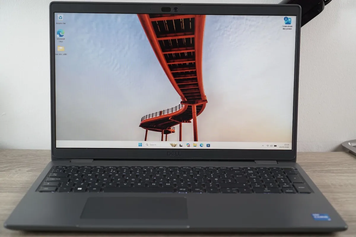 Dell Latitude 3540 15.6" | Core i5-1335U | 16GB - Image 1