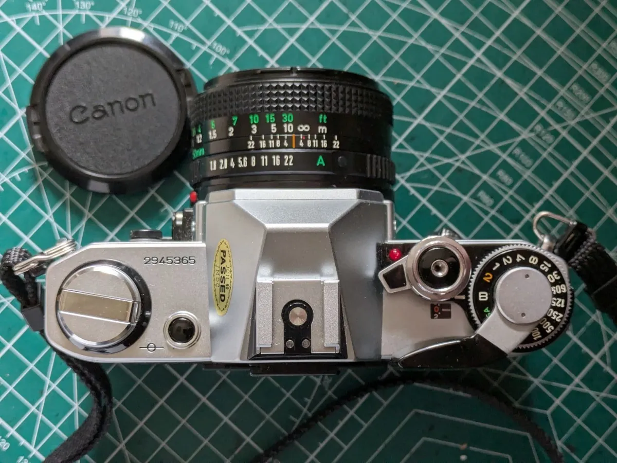 🎞 Canon AE-1 fim SLR camera with 50mm 1.8 lens - Image 4