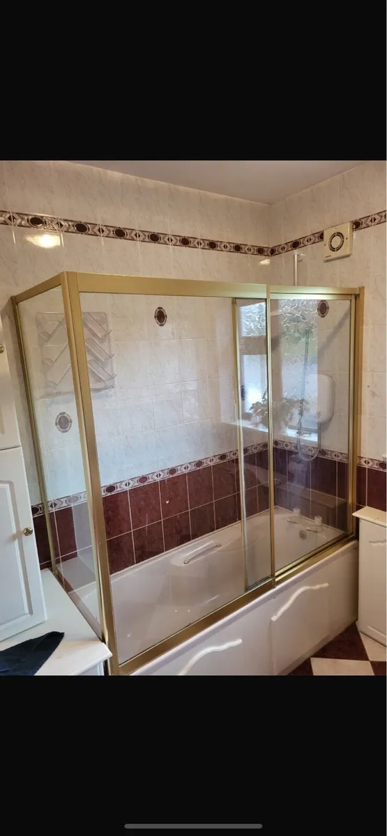 Shower enclosure - Image 1