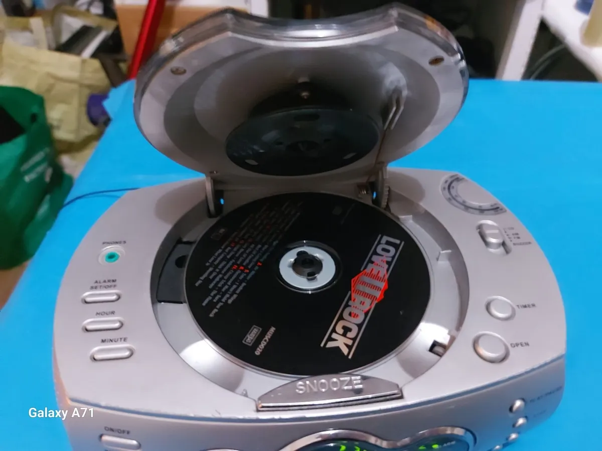 Technika CDCR-106 Alarm Clock Radio with CD Player - Image 3