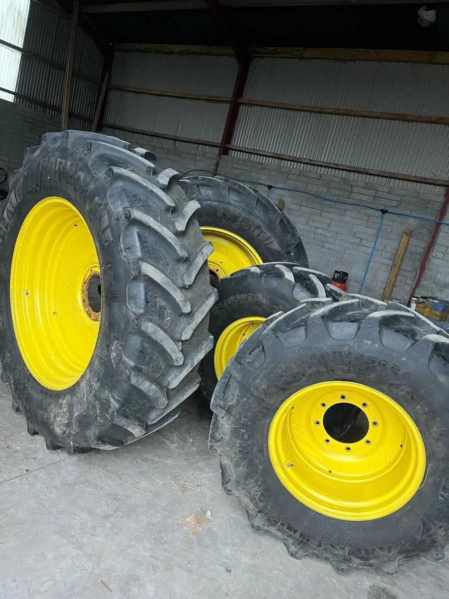 John Deere tyres and rims - Image 1