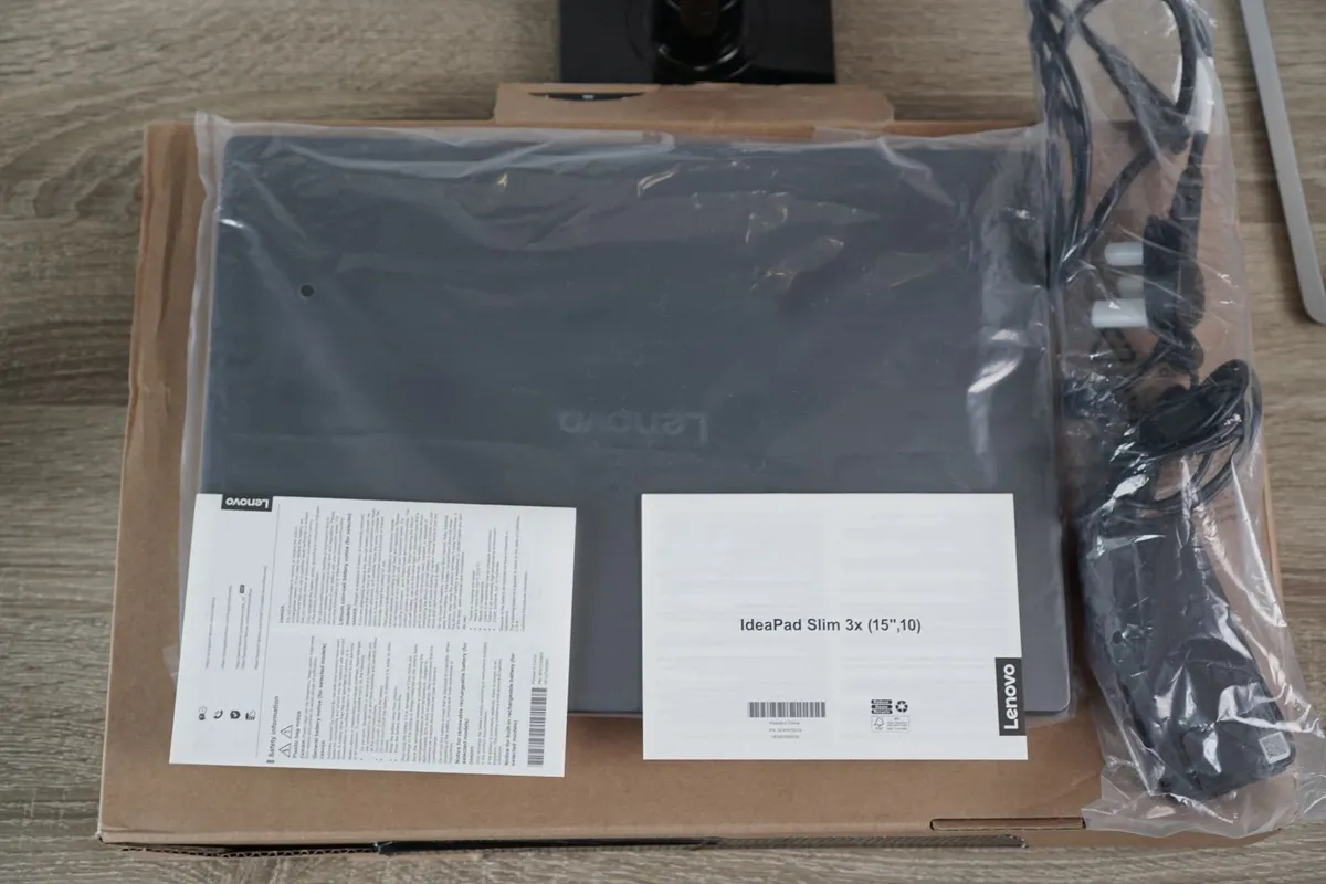 Lenovo IdeaPad Slim 3 15.3" | Snapdragon X | 16GB - Image 2