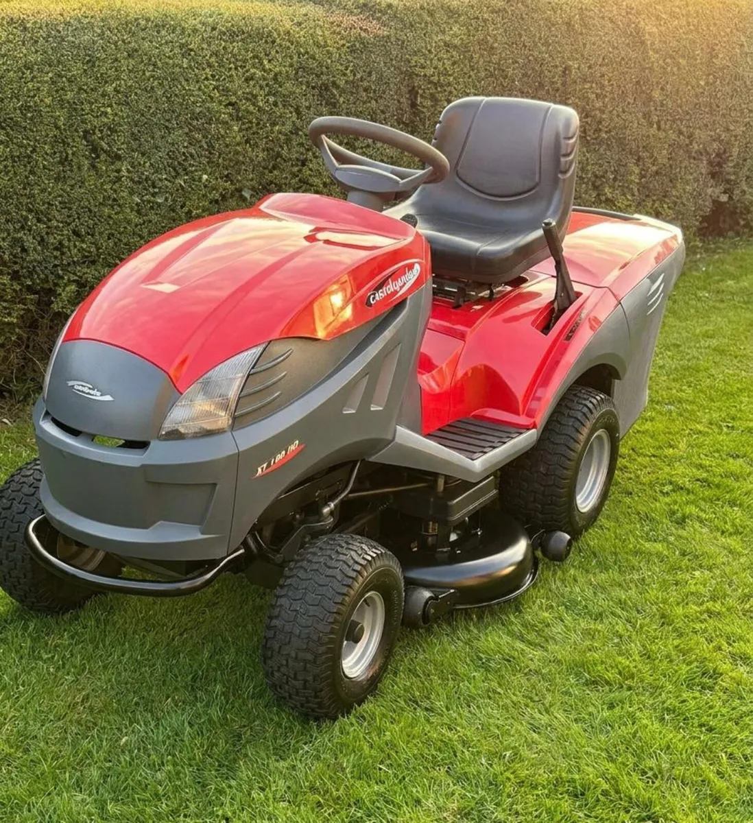 Castlegarden ride on lawnmower - Image 1