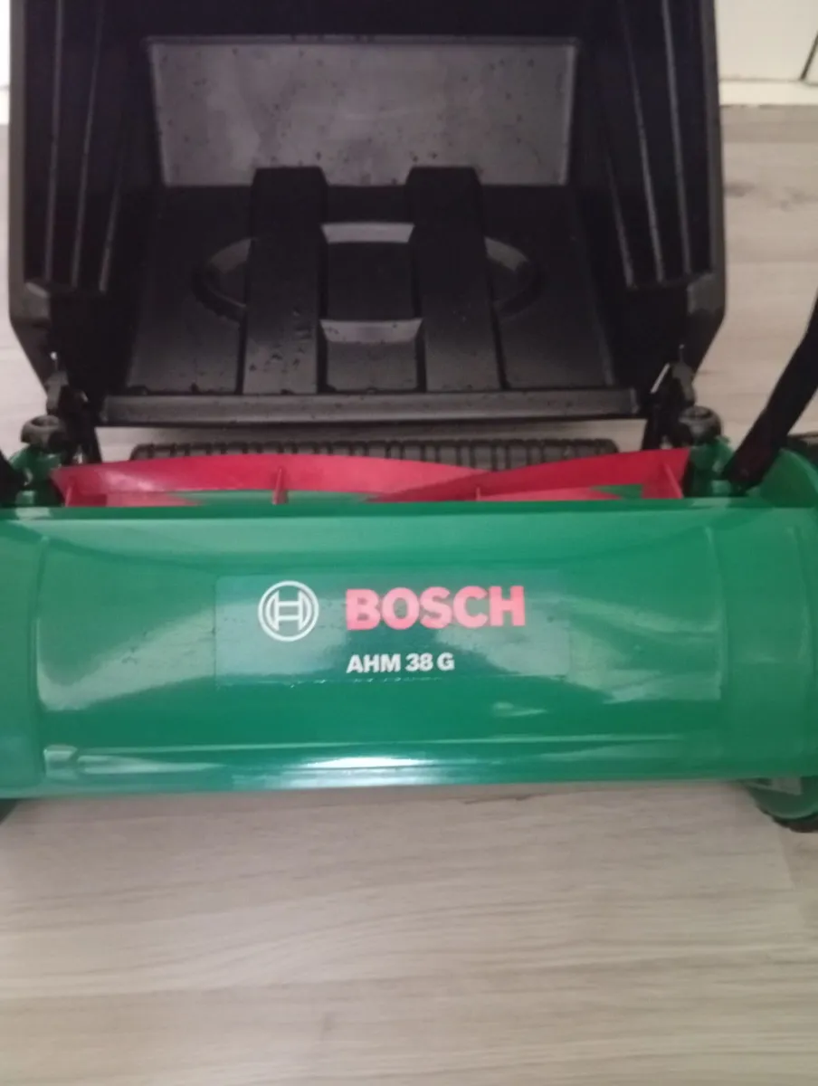 New Push Lawnmower Bosch AHM38G - Image 1