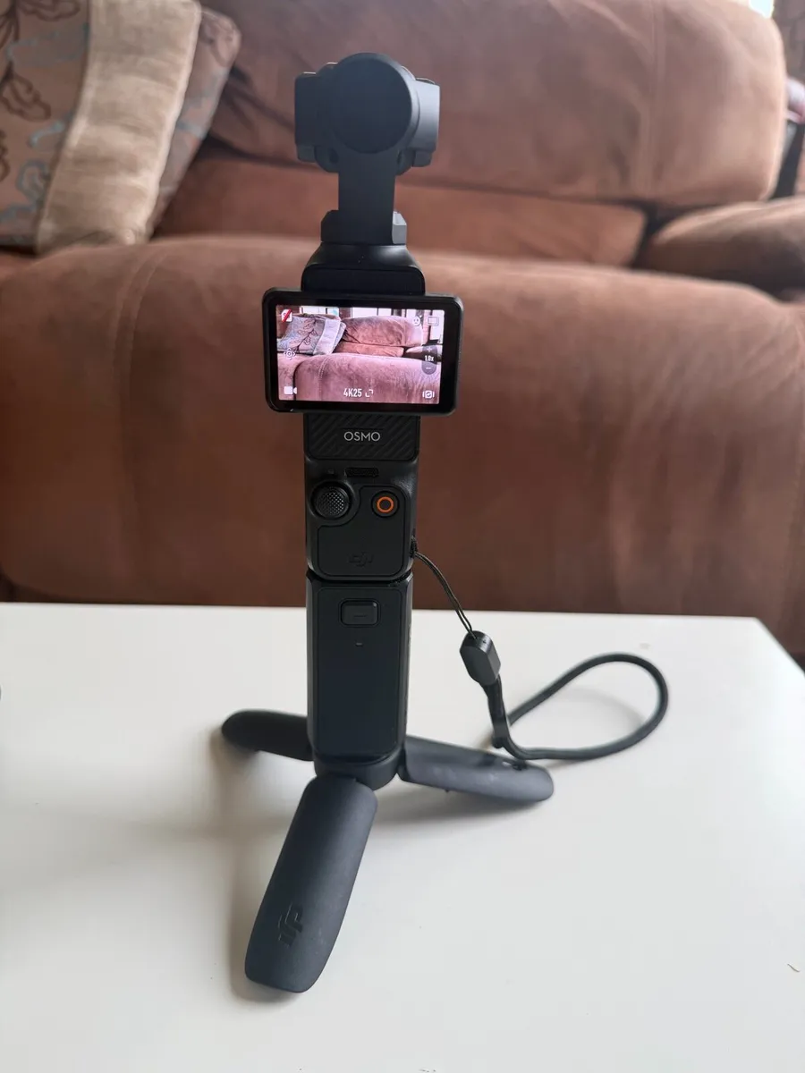 DJI Osmo Pocket 3 + Tripod + Battery Handle - Image 2