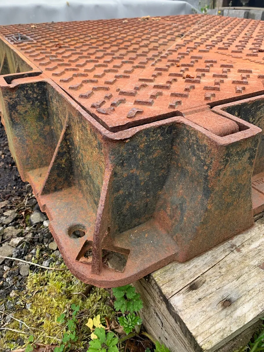 Manhole covers, aco, highway kerbs - Image 2