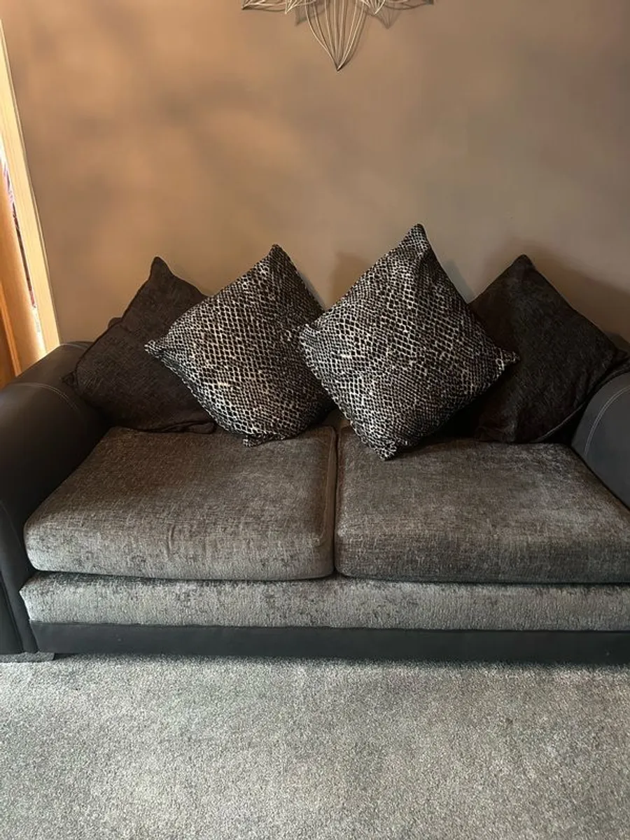 3seater 2 seater and swivel chair - Image 1