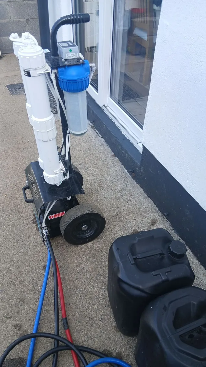 Window cleaning water purification unit - Image 3