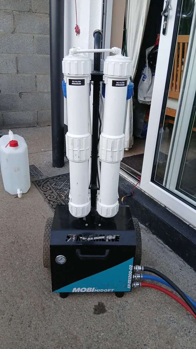 Window cleaning water purification unit - Image 1