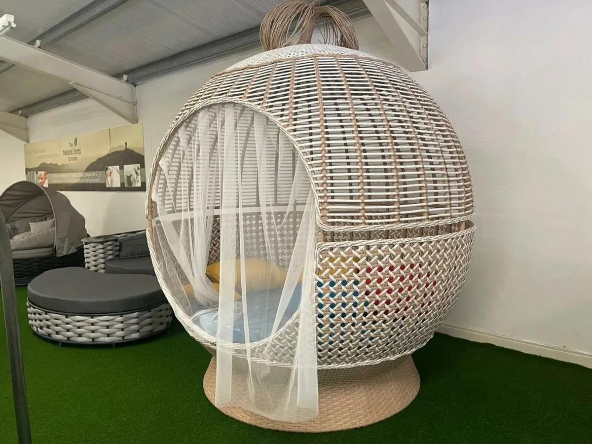 Round Outdoor Pod brand new - Image 3