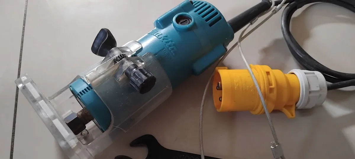 Makita 3703 Laminate Trimmer 110v - Image 2