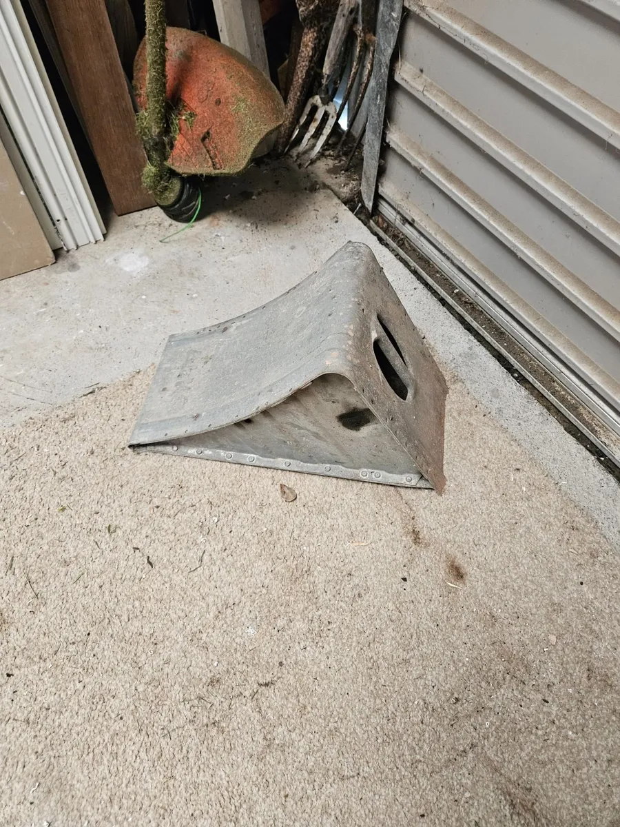Heavy duty wheel wedge - Image 2