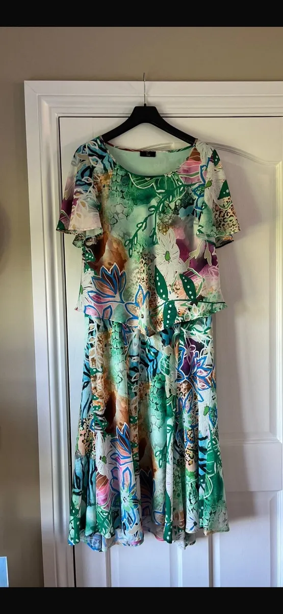 Women’s clothes - Image 1