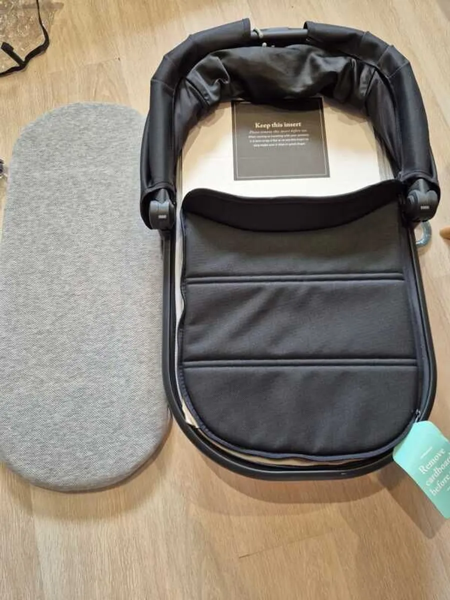 UPPAbaby VISTA V2 Travel System - Jake - Image 2