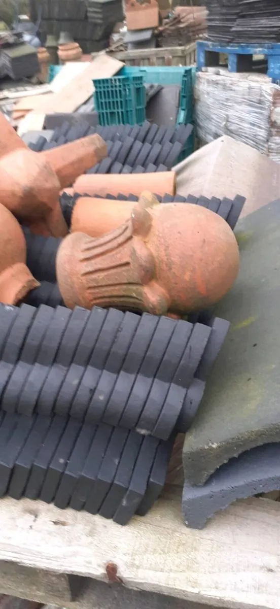 Bangor blue slates chimney pots floor ridge tiles - Image 4