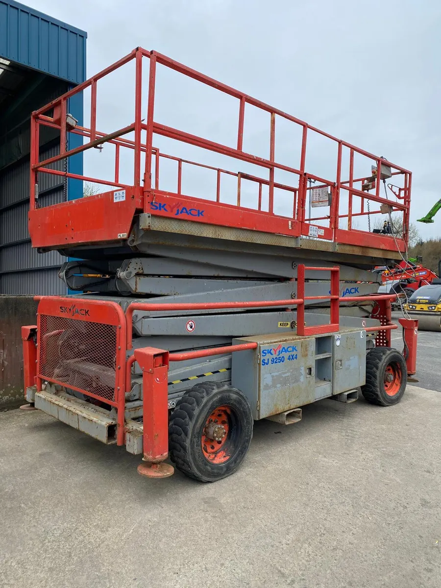 2013 SKYJACK SJ9250 56FT TWIN  DECK DIESEL SCISSOR - Image 4