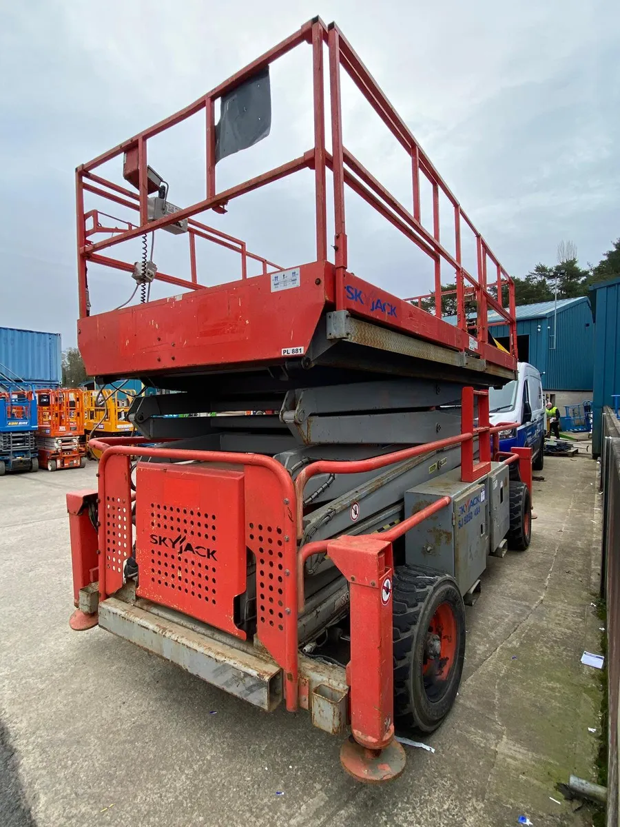 2013 SKYJACK SJ9250 56FT TWIN  DECK DIESEL SCISSOR - Image 3