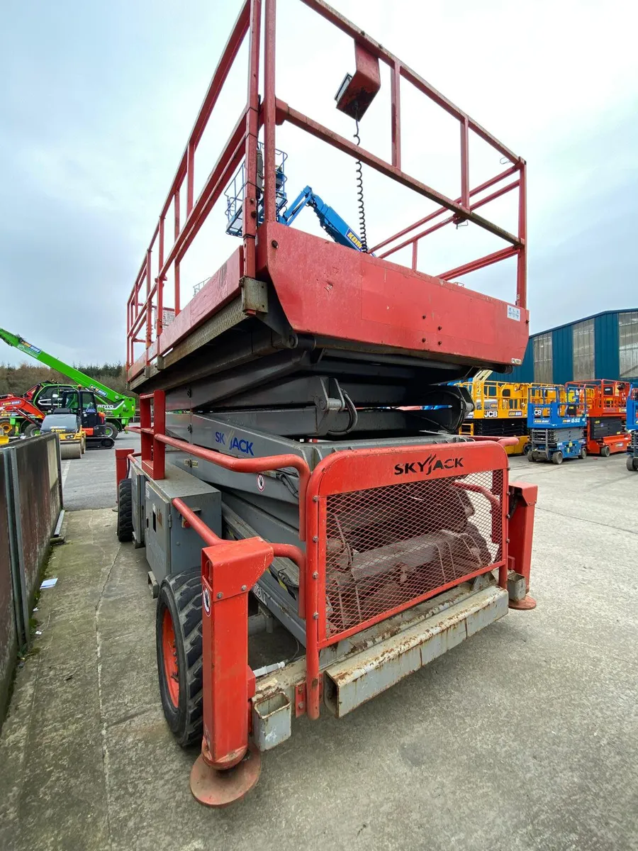 2013 SKYJACK SJ9250 56FT TWIN  DECK DIESEL SCISSOR - Image 2