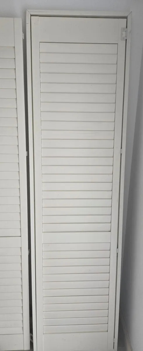 2 wooden blinds - Image 1