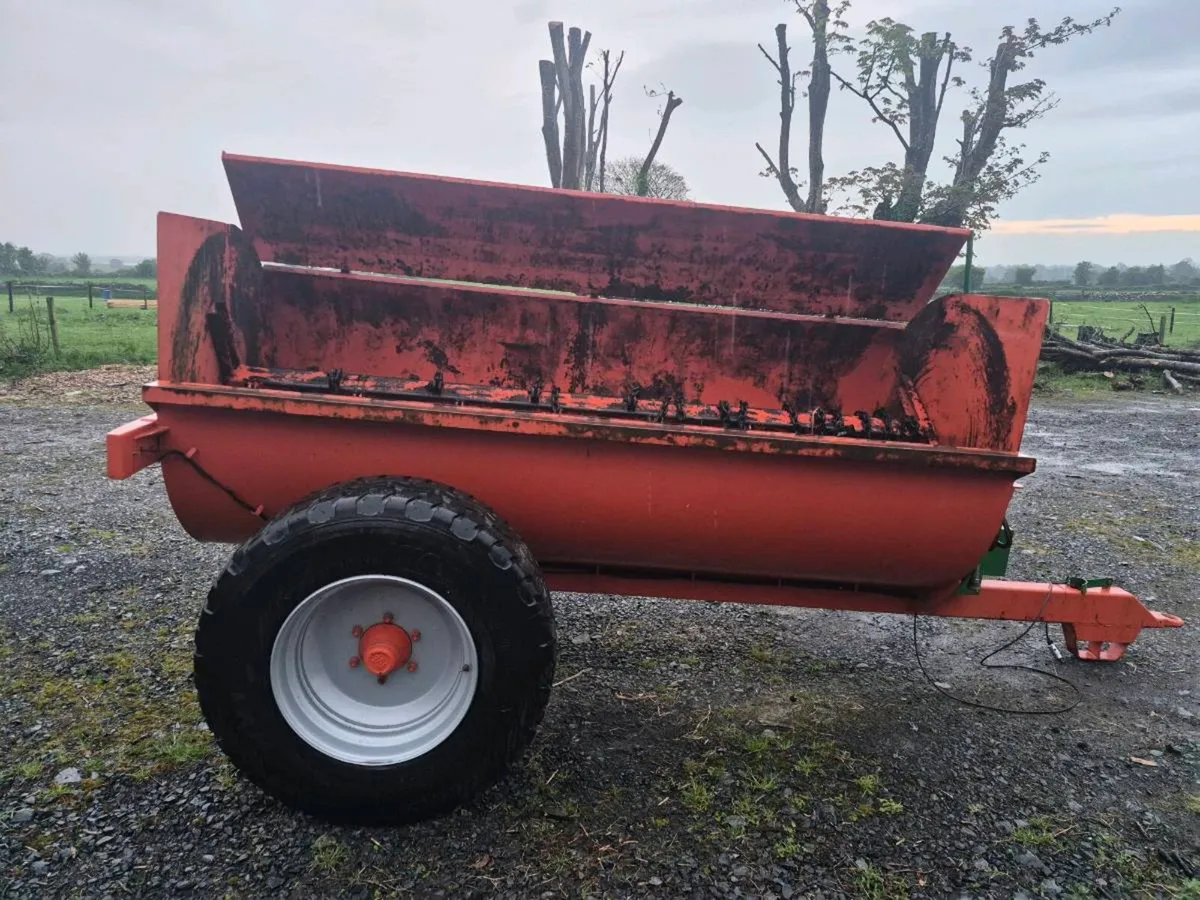 Dung spreader - Image 1