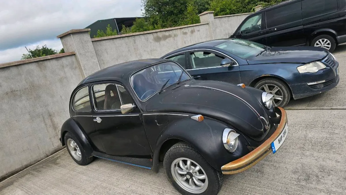 VW Beetle, Morris Traveller - Image 1