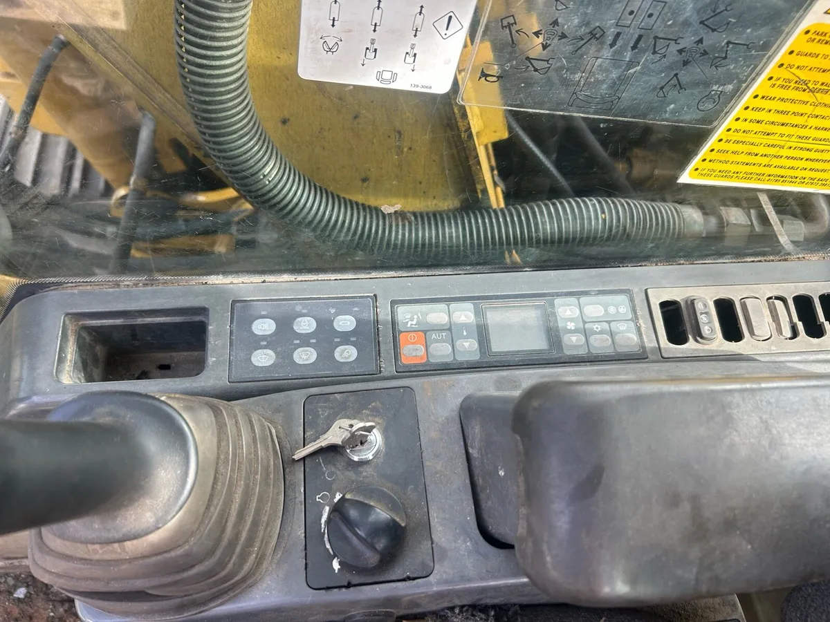 312c Cat digger 2006 requires engine - Image 4