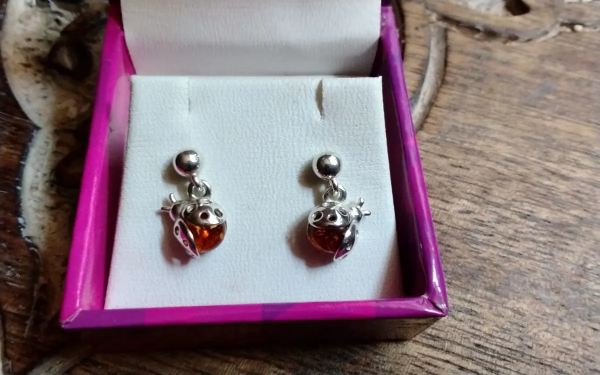 Sterling silver baltic amber ladybird stud earring - Image 4