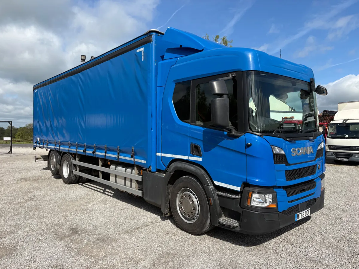2018 Scania P320 6x2 28Ft Curtainsider - Image 1