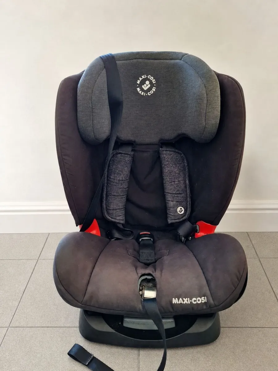 Maxi-Cosi Car Seat (9–36kg) ISOFIX – All Groups - Image 1