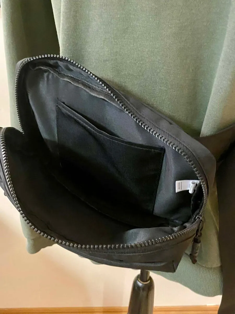 Fila shoulder bag unisex new-without tags - Image 4