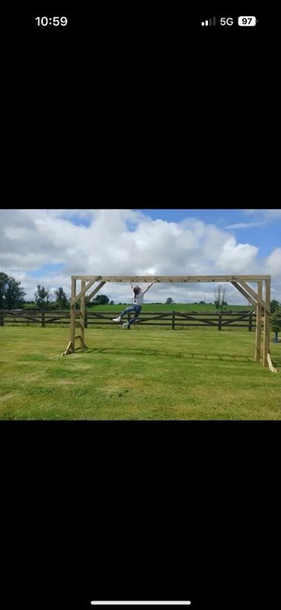 Climbing/Monkey bars - Image 1