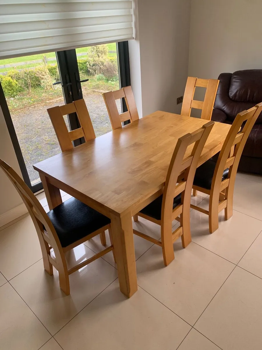 6 chairs and table set - Image 1