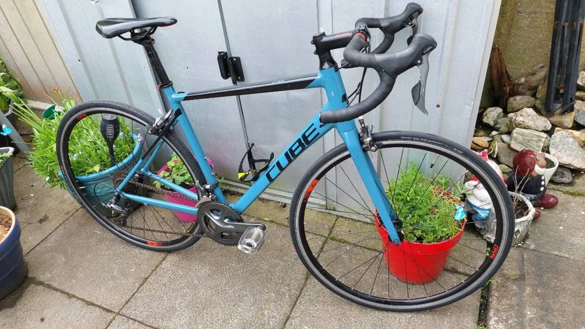 Cube Attain Road Bike - Image 1