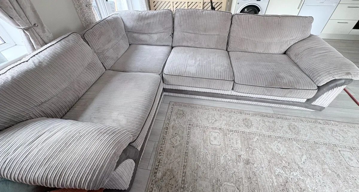 L-Shaped sofa (price drop) - Image 2