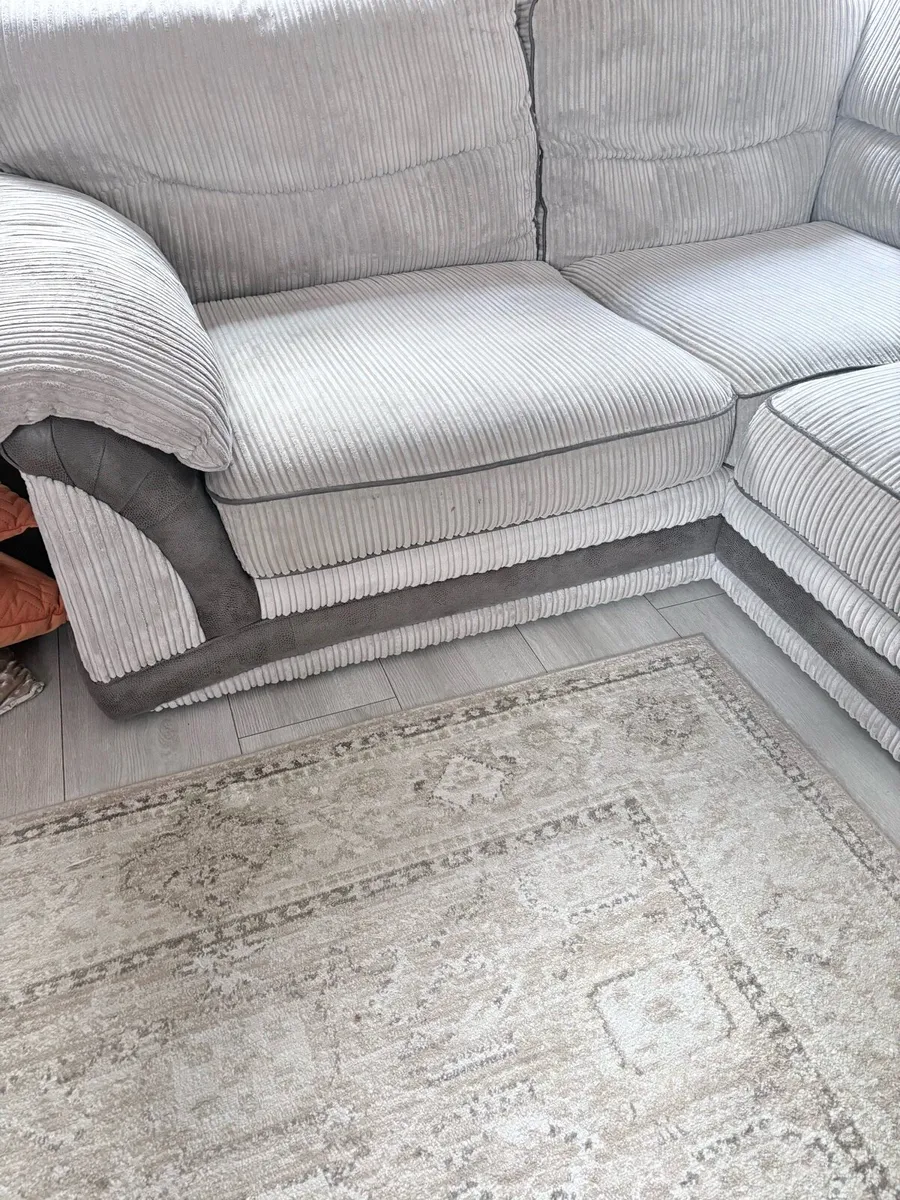 L-Shaped sofa (price drop) - Image 3
