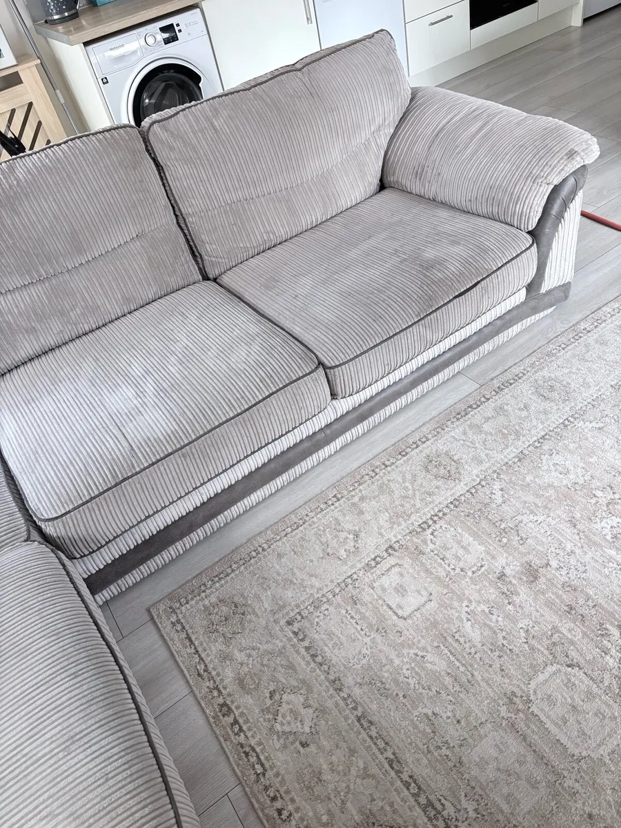 L-Shaped sofa (price drop) - Image 4