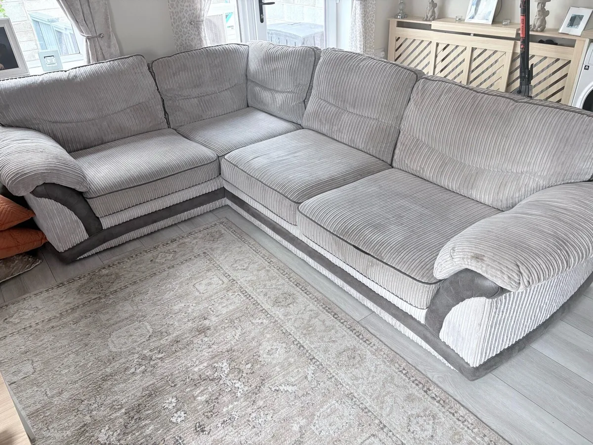 L-Shaped sofa (price drop) - Image 1